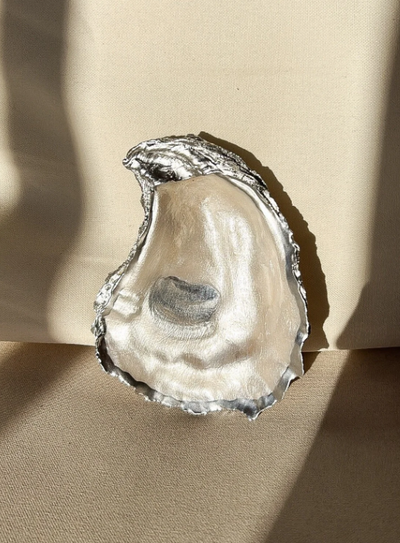 A Guide To Cleaning & Painting Oyster Shells for Crafts